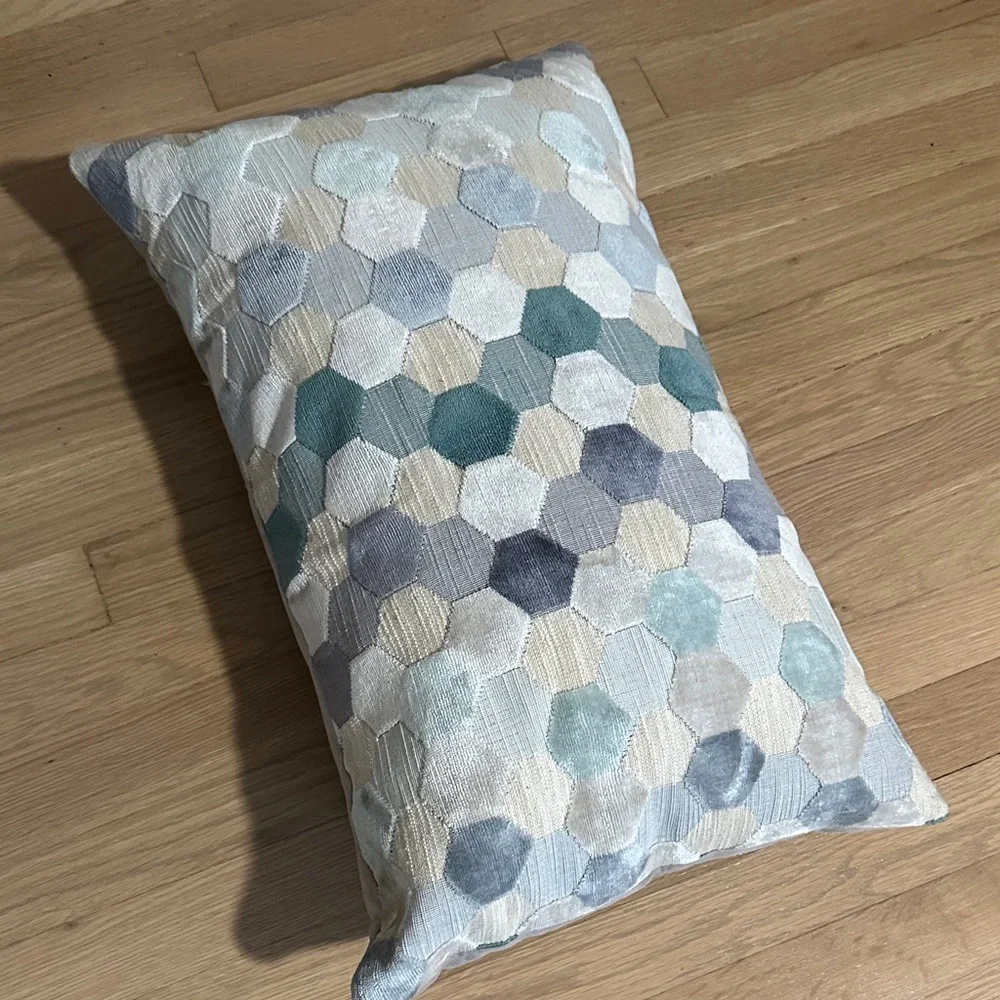 Hexagon Pattern Throw Pillow - Picture 2 of 4